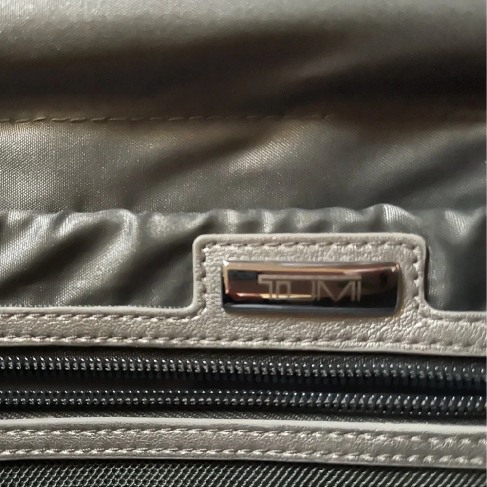 TUMI BRIEFCASE LAPTOP BAG  (zippers in back to attach  suitcase handles)